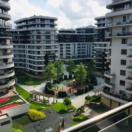 3 Aircon With Free Parking, Balcony Walking Distance Old Town *
