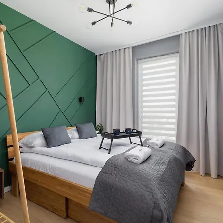 Modern & Spacious With Air Conditioning & Parking By Renters Prestige * Krakow