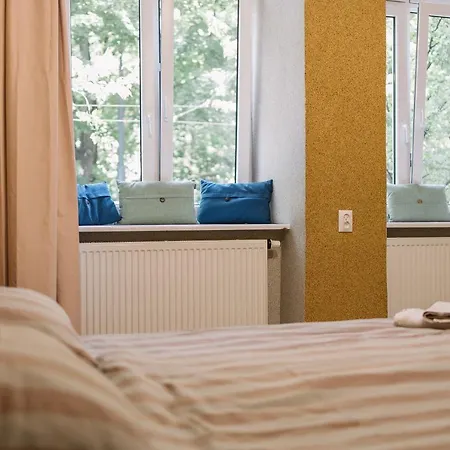 West13 Guest Hostel *