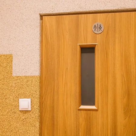 West13 Guest Hostel *