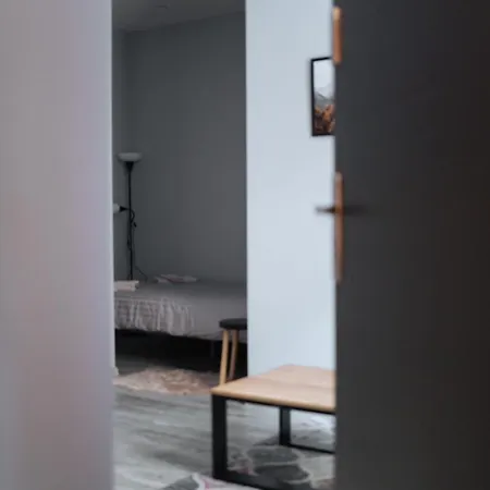 West13 Guest Hostel *