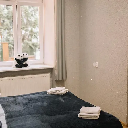 West13 Guest Hostel *