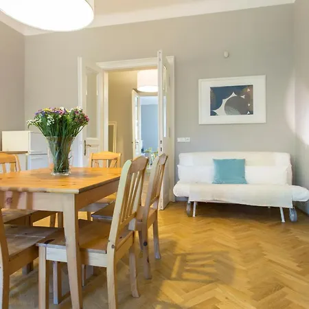 Tyzenhauz Grand Apartment