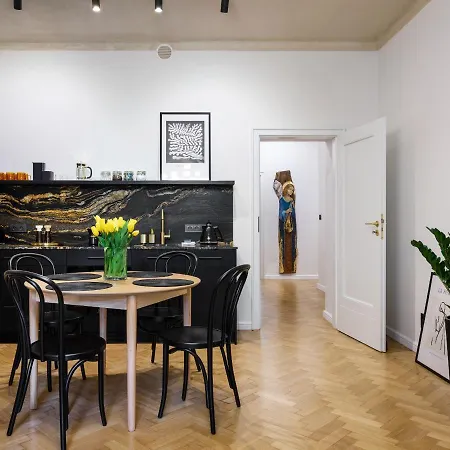 Tyzenhauz Grand Apartment