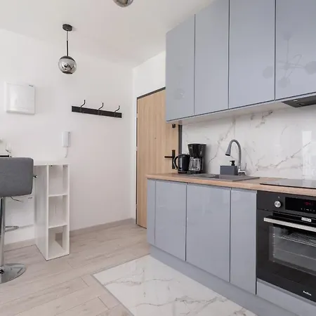 Expo Cracow Nowohucka By Renters Apartment Krakow