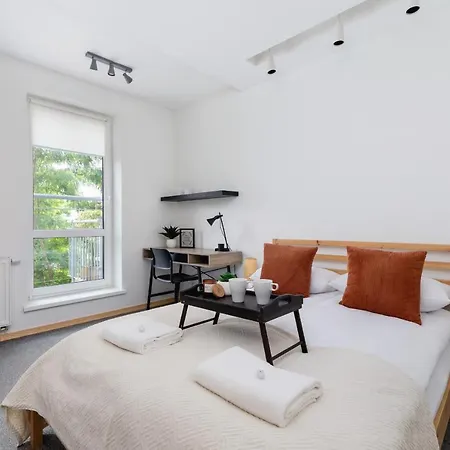 Stawowa With Balcony & Parking Cracow By Renters Apartament