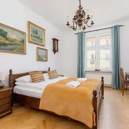 Spacious Retro In The Center Of Cracow By Renters Apartment Krakow