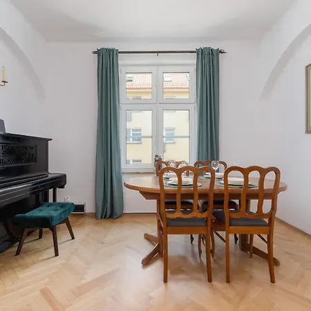 Apartment Spacious Retro In The Center Of Cracow By Renters