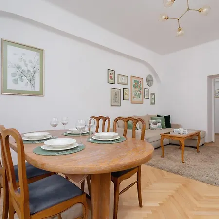 Apartment Spacious Retro In The Center Of Cracow By Renters *