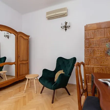 Apartment Spacious Retro In The Center Of Cracow By Renters