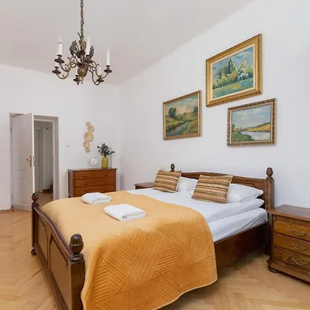 Apartment Spacious Retro In The Center Of Cracow By Renters