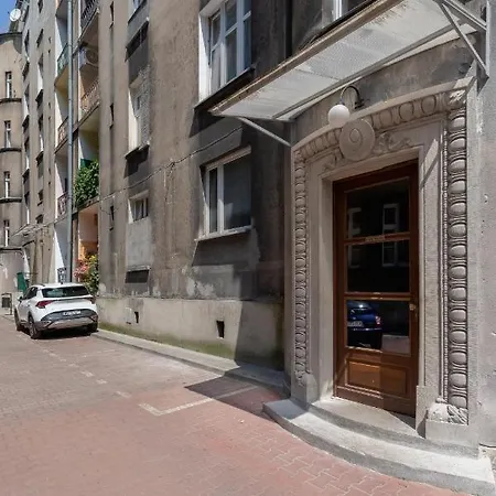 Apartment Spacious Retro In The Center Of Cracow By Renters Krakow