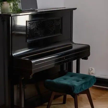 Spacious Retro In The Center Of Cracow By Renters Krakow