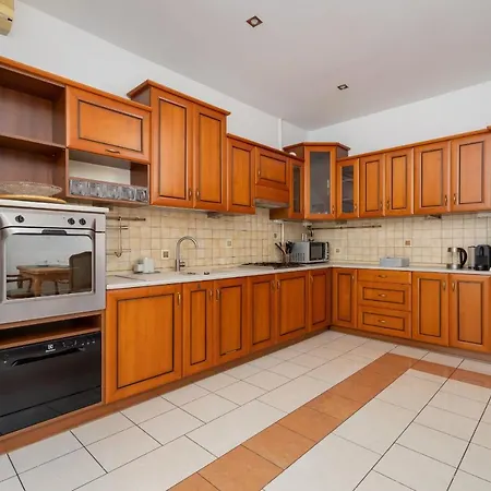 Apartment Spacious Retro In The Center Of Cracow By Renters Krakow