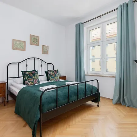 Spacious Retro In The Center Of Cracow By Renters Apartment Krakow