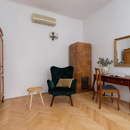 Spacious Retro In The Center Of Cracow By Renters Apartment Krakow