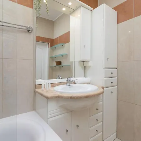 Spacious Retro In The Center Of Cracow By Renters *