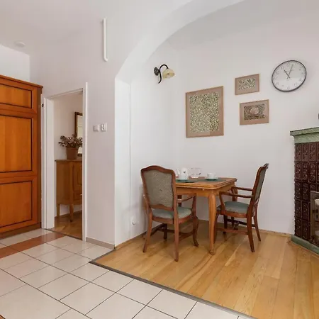 Spacious Retro In The Center Of Cracow By Renters Apartment *