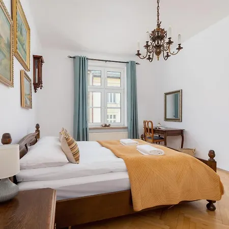 Spacious Retro In The Center Of Cracow By Renters Krakow