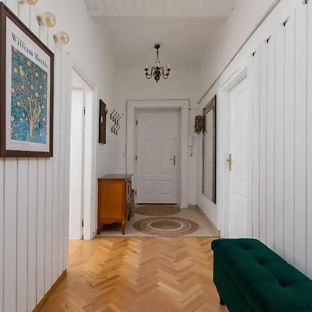 Spacious Retro In The Center Of Cracow By Renters Apartment Krakow