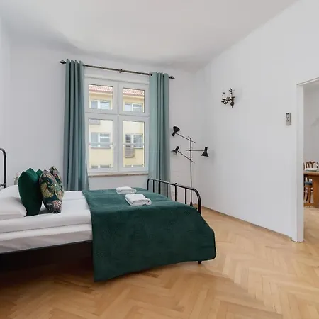 Spacious Retro In The Center Of Cracow By Renters *