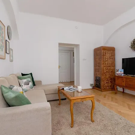 Apartment Spacious Retro In The Center Of Cracow By Renters Krakow