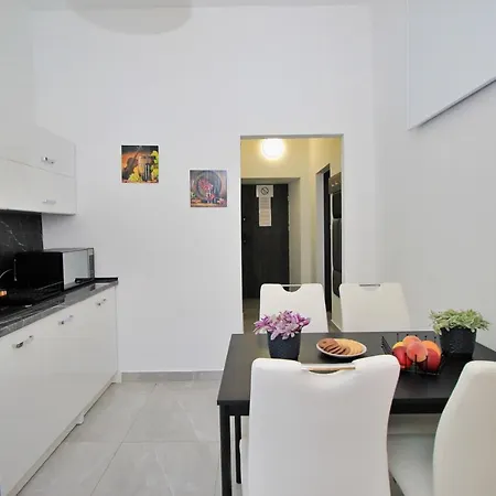 Apartment Lenart *