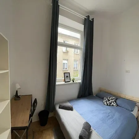 Bedroom Near The Bus And Train Station Homestay