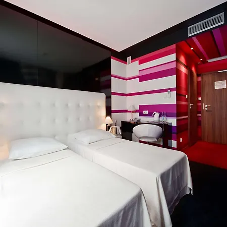 Hotel Western Old Town 3*