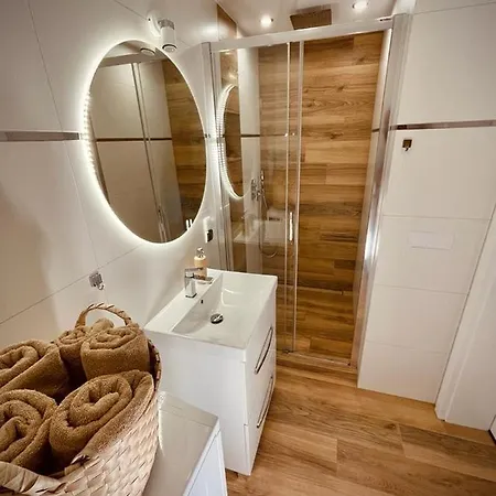 Apartment Mariacki By Vsi