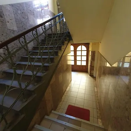 L-2 Center O&p Apartfamily Apartment *