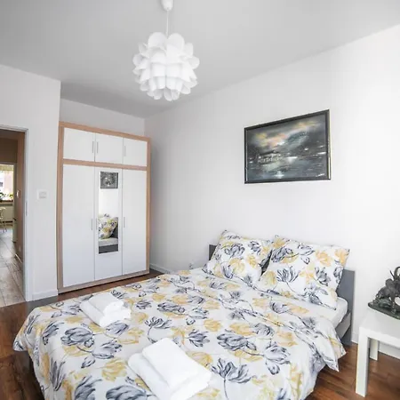 Nullo 3-bedroom Apartment *