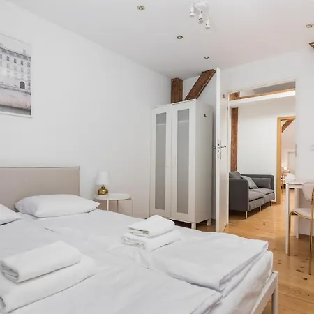 Apartment Old Town Loft - 7 Bedroom - By Upstairs