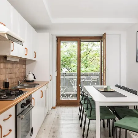 Apartment Old Town Loft - 7 Bedroom - By Upstairs *