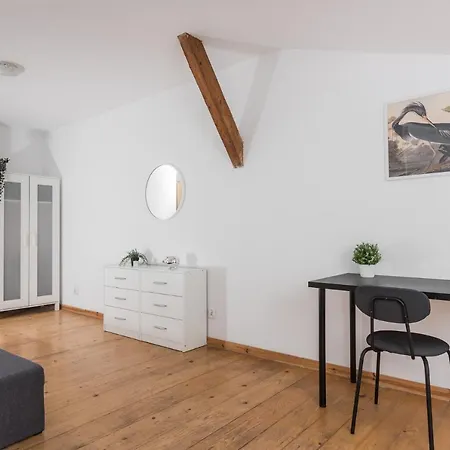 Old Town Loft - 7 Bedroom - By Upstairs Apartment