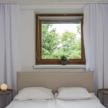 Old Town Loft - 7 Bedroom - By Upstairs *