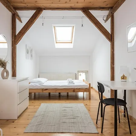 Old Town Loft - 7 Bedroom - By Upstairs