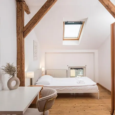 Old Town Loft - 7 Bedroom - By Upstairs Krakow
