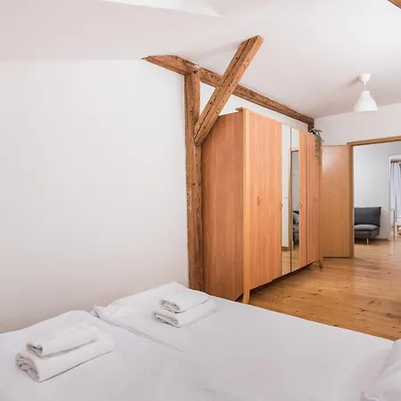 Old Town Loft - 7 Bedroom - By Upstairs Krakow