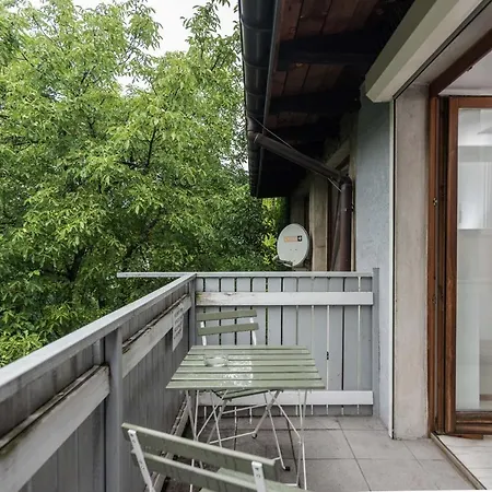 Old Town Loft - 7 Bedroom - By Upstairs Apartment *