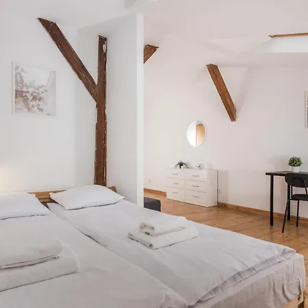 Old Town Loft - 7 Bedroom - By Upstairs Apartment