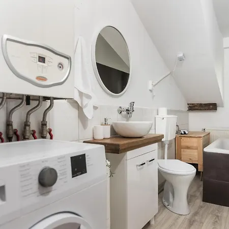 Old Town Loft - 7 Bedroom - By Upstairs Krakow