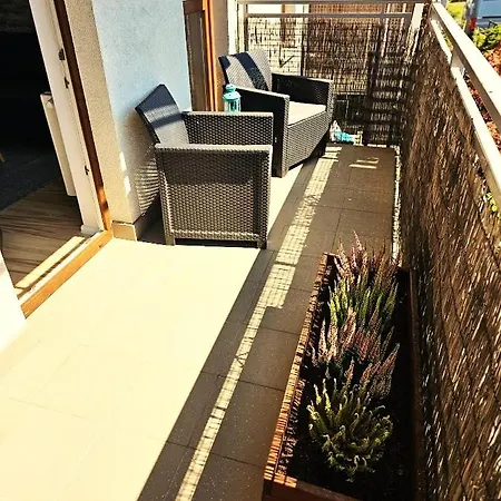 Apartment Mieszkanie 6-osobowe Przy Plywajacych Basenach Zakrzowek Krakow