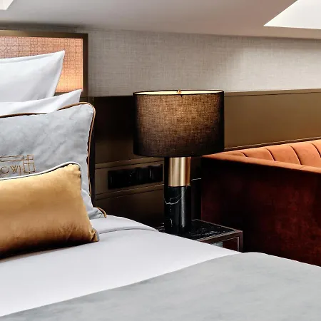The Crown Center - Handwritten Collection Accor 4*