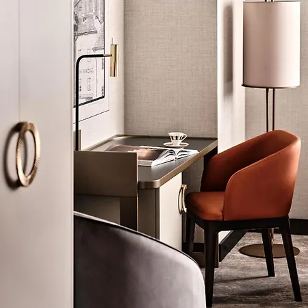 The Crown Center - Handwritten Collection Accor 4*
