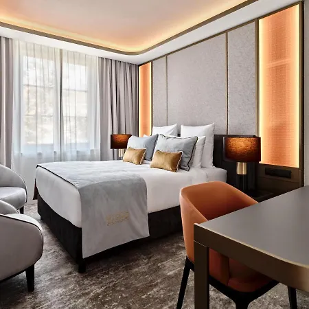 The Crown Center - Handwritten Collection Accor 4*