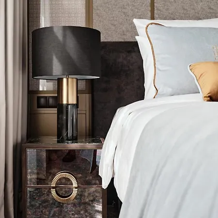 The Crown Center - Handwritten Collection Accor 4*