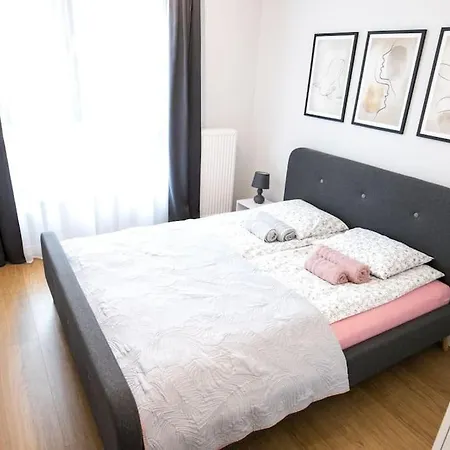 Nowoczesny Dabska Arena / Parking Apartament Kraków