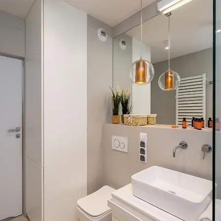 Vetulaniego With Air Conditioning & Parking By Renters Prestige Apartment *