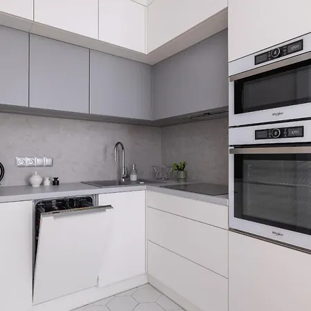 Vetulaniego With Air Conditioning & Parking By Renters Prestige Apartment